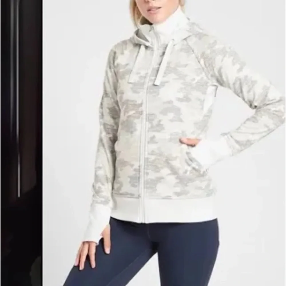 Athleta Triumph Printed Hoodie Gray Camo White Gray Sweatshirt S $118 - Picture 1 of 12